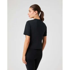 cropped t-shirt