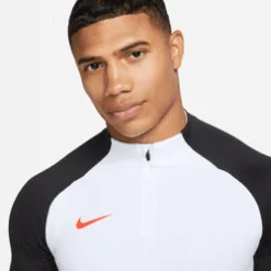 Dri-FIT Strike longsleeve