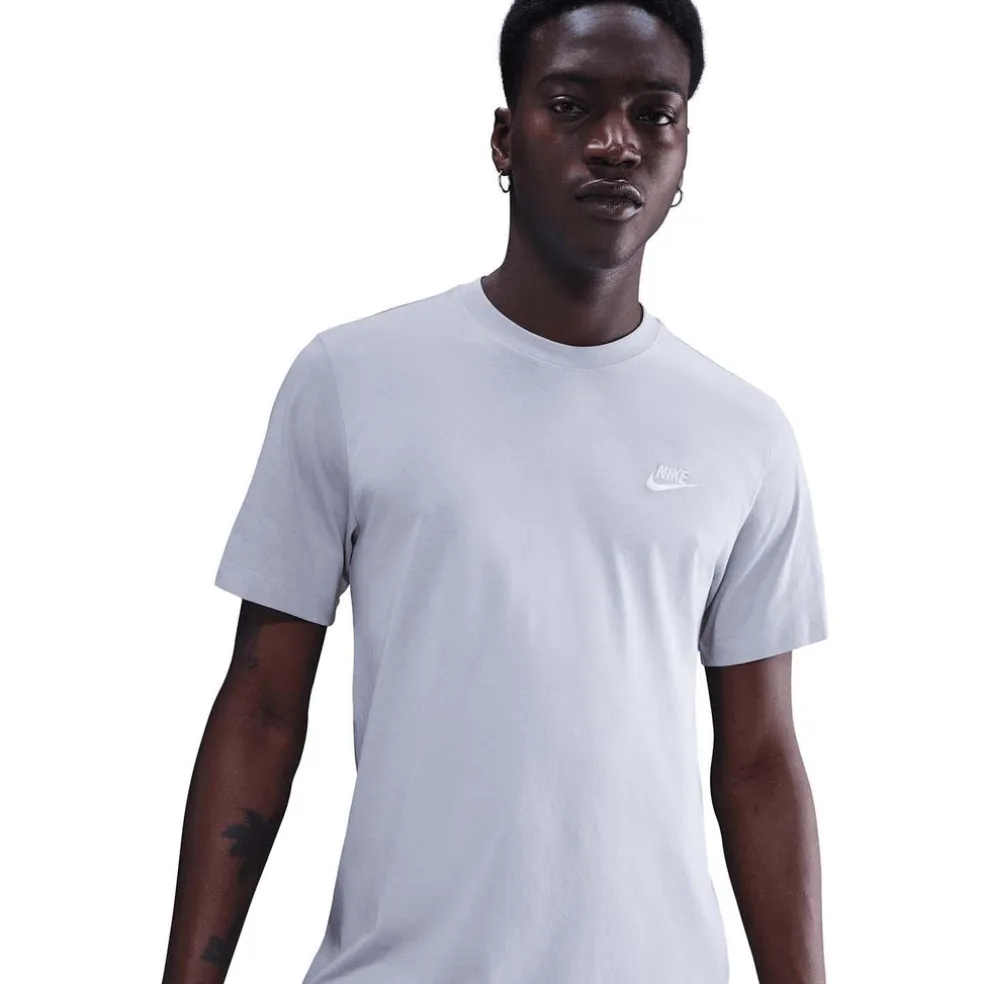 nike sportswear club men's t-shirt