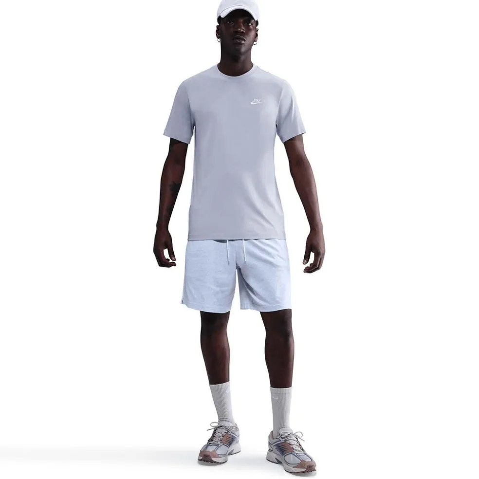 nike sportswear club men's t-shirt
