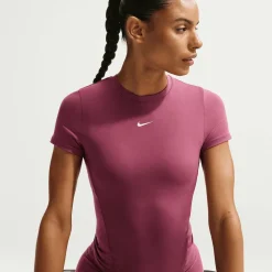 one fitted dri-fit Damestop