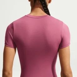 one fitted dri-fit Damestop