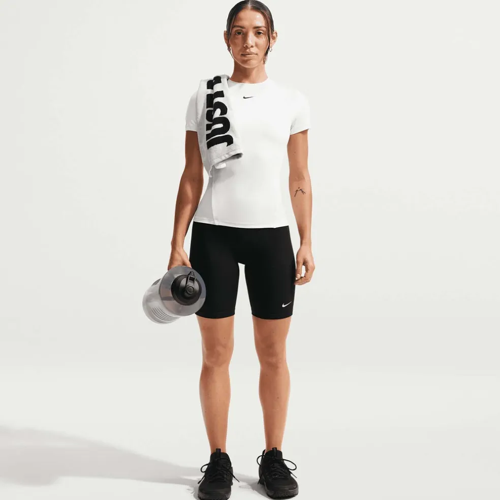 one fitted dri-fit Damestop