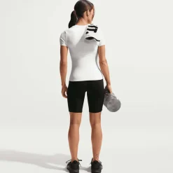 one fitted dri-fit Damestop
