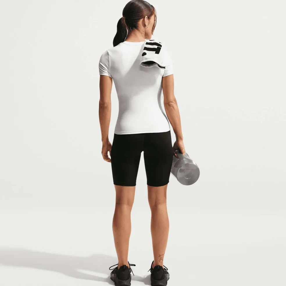 one fitted dri-fit Damestop