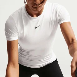 one fitted dri-fit Damestop