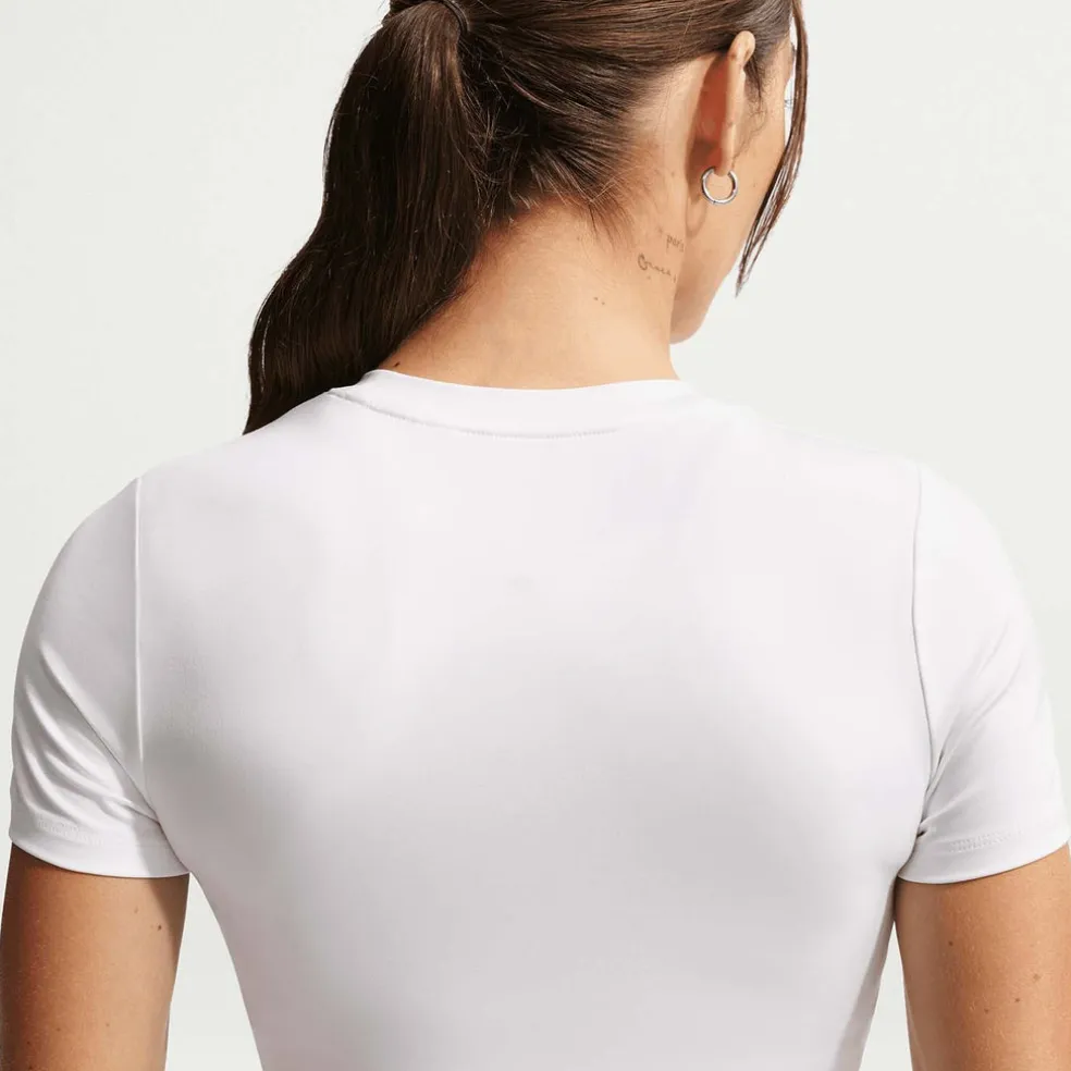 one fitted dri-fit Damestop