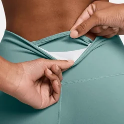 One High-waisted legging