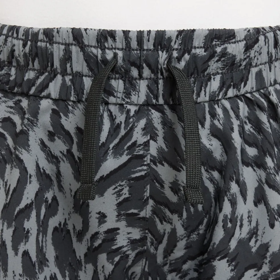 One Woven short