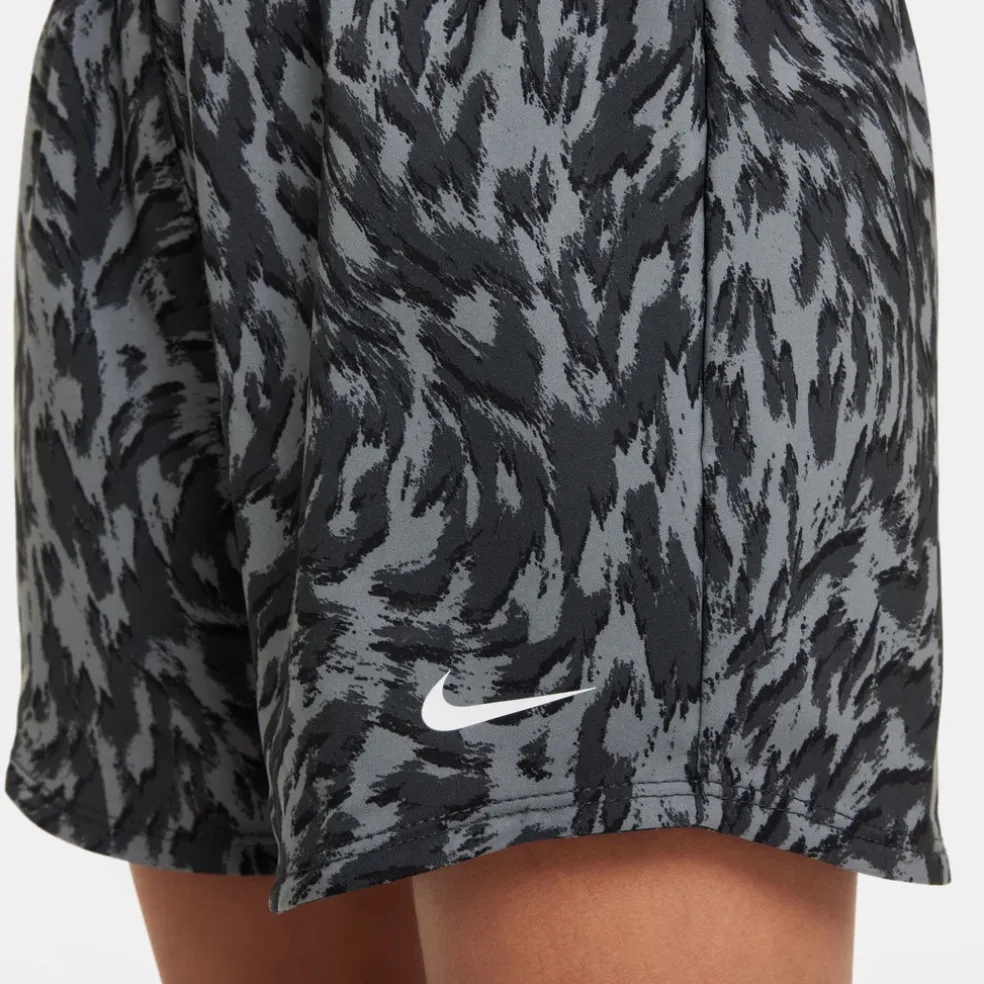 One Woven short