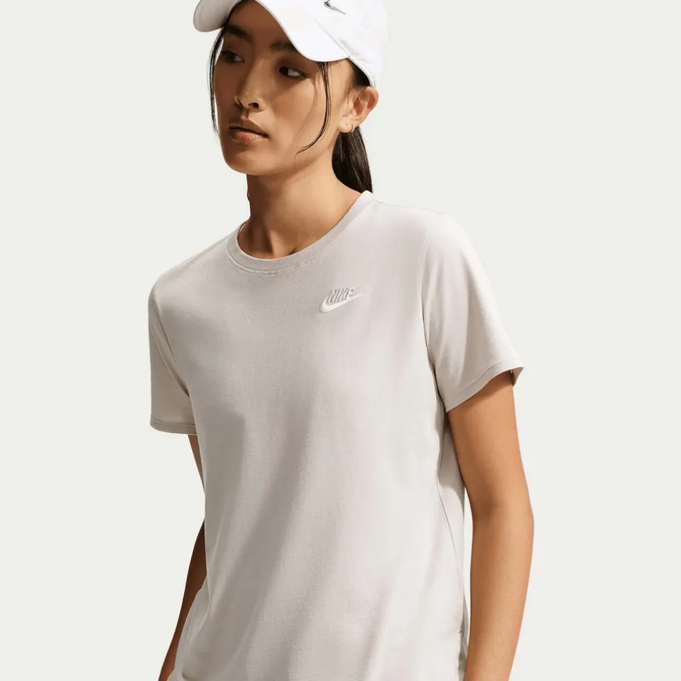 Sportswear Club Essentials T-shirt