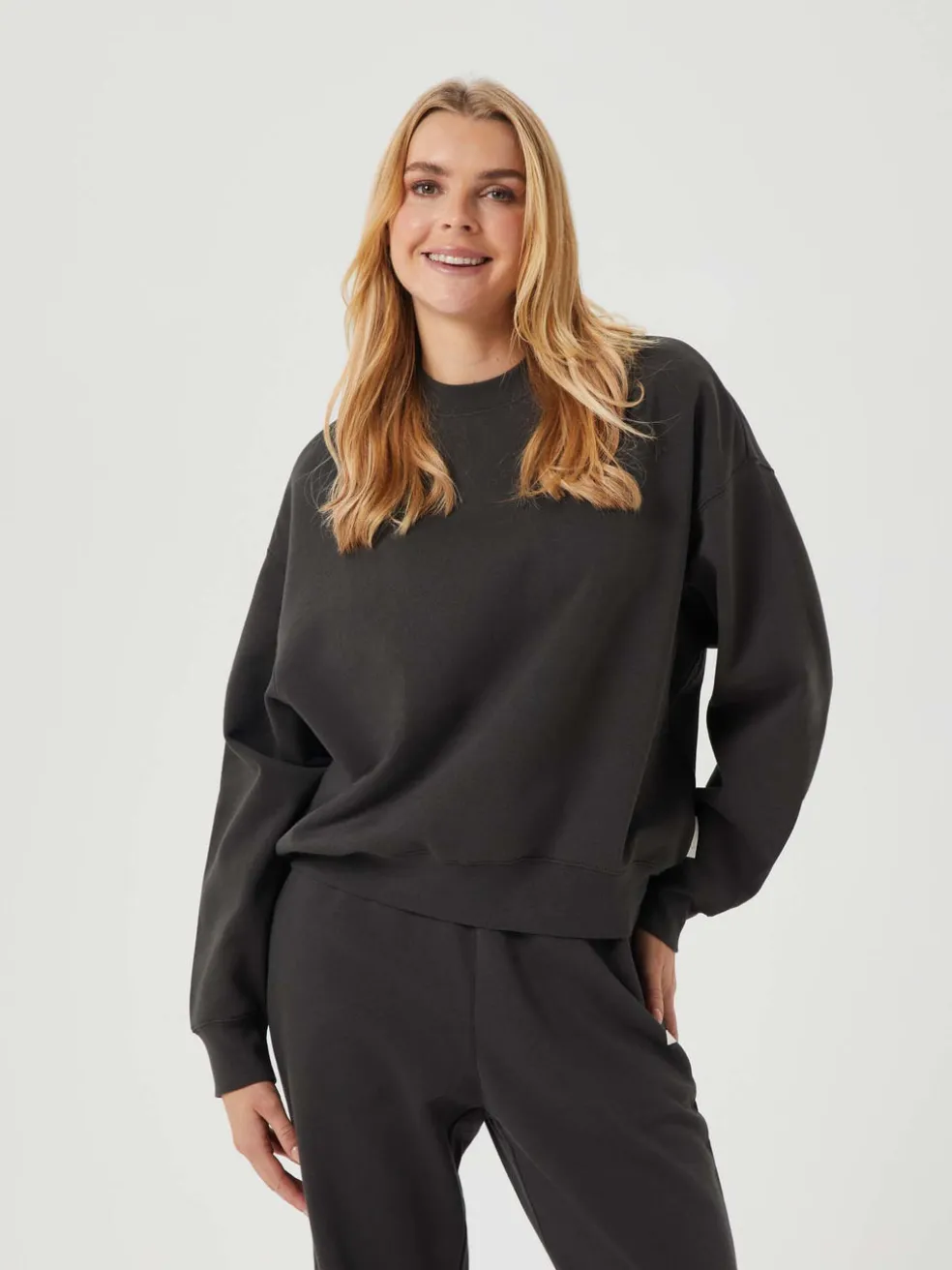 Studio Oversized Crew sweater